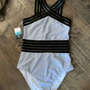 Aava swimsuit nwt size medium navy and black trim gorgeous